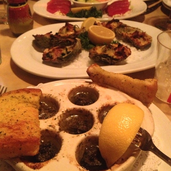 Photo taken at Redwood Steakhouse by Bird M. on 12/31/2012