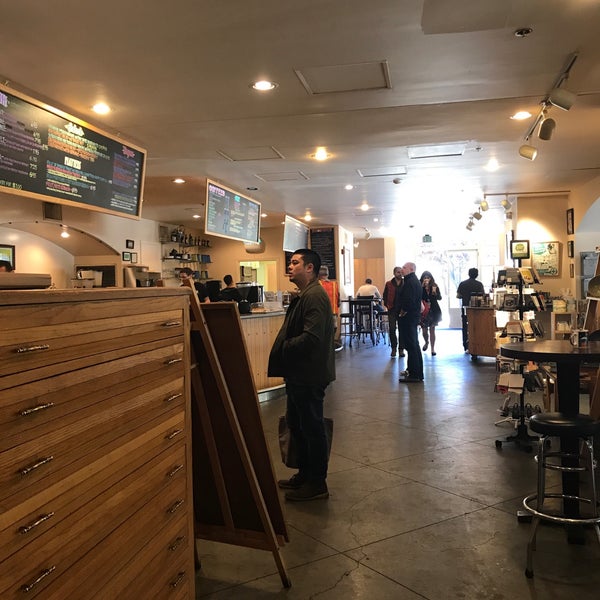 Foto tirada no(a) Crossroads Café por Nini S. em 8/30/2017