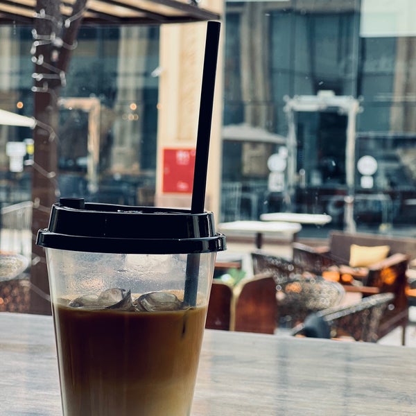 Снимок сделан в Amigo Cafe&amp;Lounge (specialty Coffee) пользователем Marwan 5/17/2022
