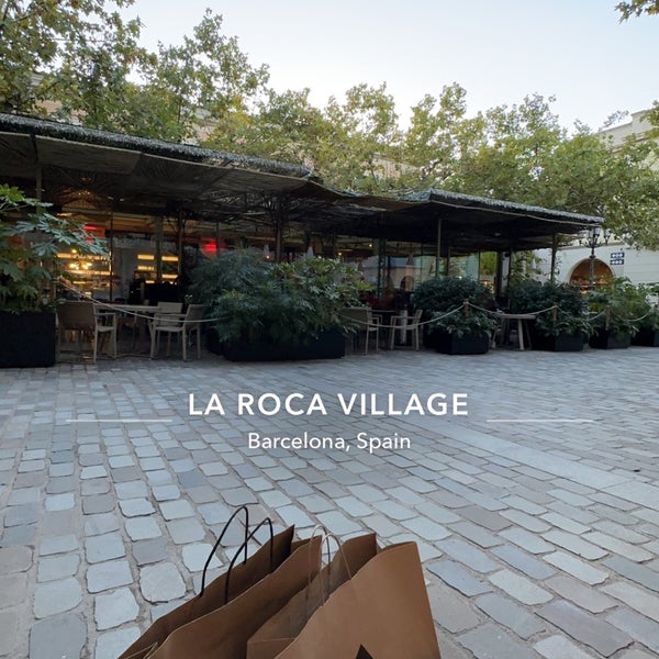 รูปภาพถ่ายที่ La Roca Village โดย Rakan Altamimi. เมื่อ 11/10/2023