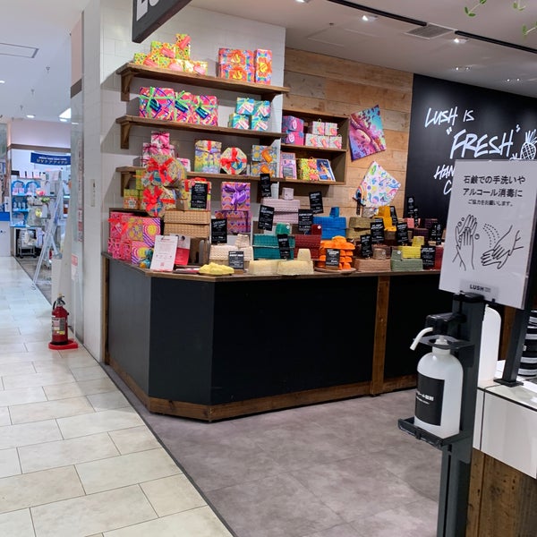 Photos At Lush名古屋parco店 Cosmetics Shop In 名古屋市中区