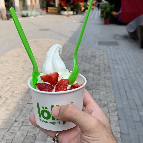 Photo taken at lölly frozen yogurt • ლოლი by Waleed on 7/21/2021