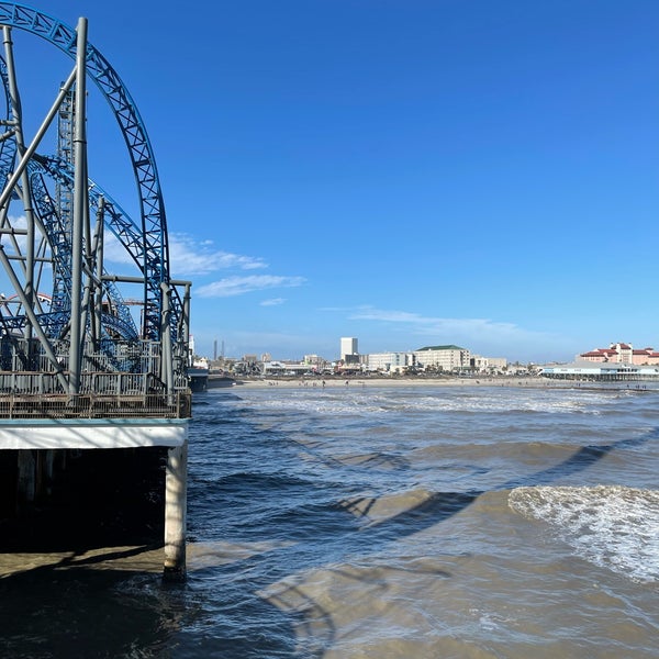 Foto diambil di Galveston Island Historic Pleasure Pier oleh D7em 7. pada 12/28/2022