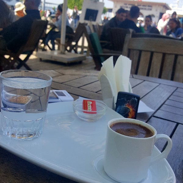 Photo taken at Büyükada Bistro Candy Garden by NAZİF A. on 4/30/2018