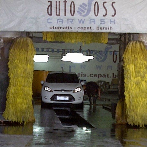 Photo taken at autoJoss car wash by Erlisah A. on 6/3/2013