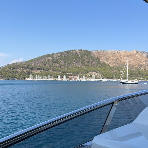 Foto tomada en Martı Marina &amp; Yacht Club  por Razalqu Y. el 8/23/2023