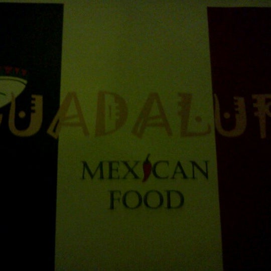 Das Foto wurde bei Guadalupe Mexican Food von Fernando N. am 10/27/2012 aufgenommen