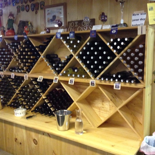 รูปภาพถ่ายที่ Adams County Winery โดย Rebecca B. เมื่อ 11/10/2013