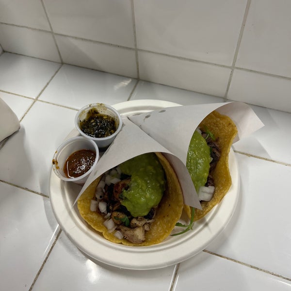 Foto tirada no(a) Los Tacos No. 1 por Mahan M. em 8/3/2023