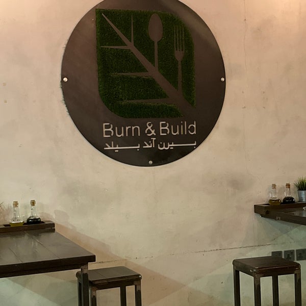 Foto tomada en Burn &amp; Build  por 1:11 ✨🐎 el 3/8/2022