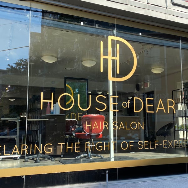 Foto tomada en House of Dear Hair Salon  por House of Dear Hair Salon el 4/30/2021