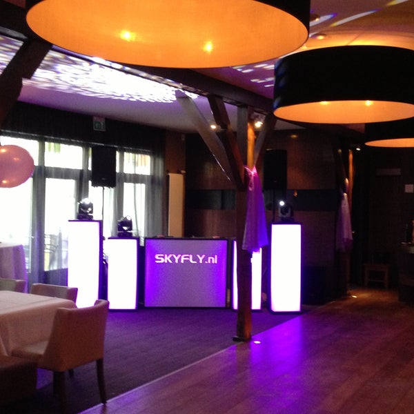 Zeer geschikte  locatie voor bedrijfs- of bruiloftfeest. Zeker in combinatie met de trendy SKYFLY.nl DJ show. http://www.skyfly.nl