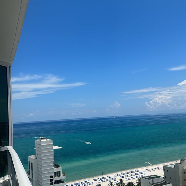 Снимок сделан в Fontainebleau Miami Beach пользователем T 8/4/2023