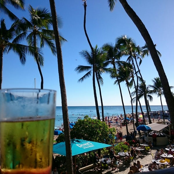 Photo prise au Duke&#39;s Waikiki par えねいち le7/8/2017