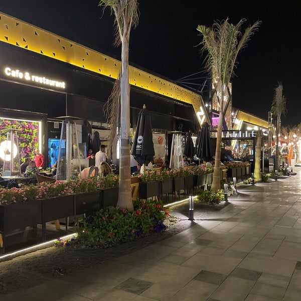 Foto scattata a Princess Cafe &amp; Restaurant- Point 6 da Nawaf il 5/7/2022