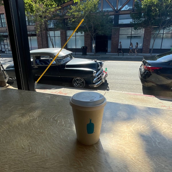 Photo taken at Blue Bottle Coffee by Faisal on 9/3/2022