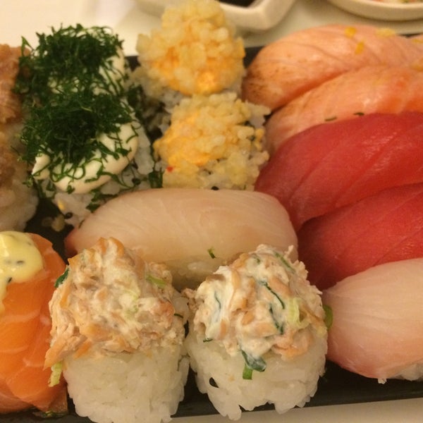 Variedade de sushis e atum sensacional . Rodízio R$79,99