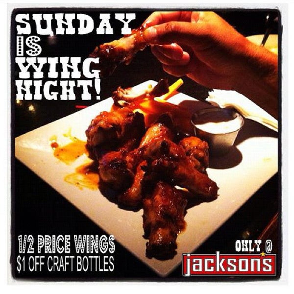 Снимок сделан в Jackson&#39;s Restaurant пользователем Shelby p. 9/30/2012