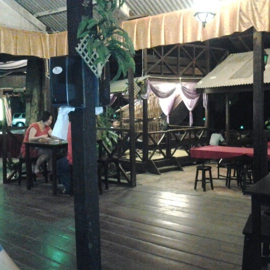 Photo taken at Restoran Anjung Warisan (Tree Top) by kamarul🏊 on 12/1/2012