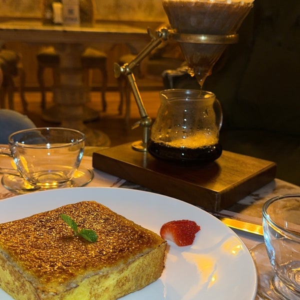 Foto diambil di Café Ségo oleh Sultan 🛫 pada 4/16/2024