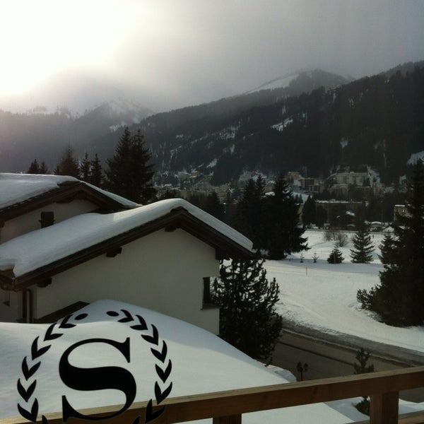 3/15/2013 tarihinde Frederik L.ziyaretçi tarafından Arabella Hotel Waldhuus Davos'de çekilen fotoğraf