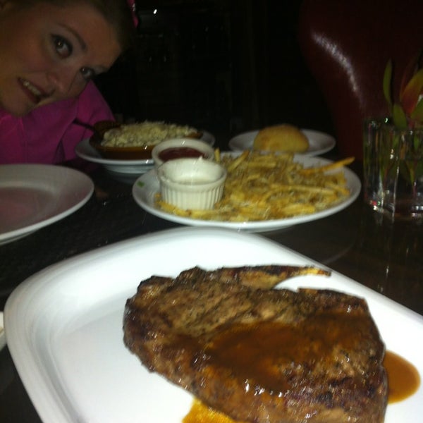 Foto tirada no(a) ENVY The Steakhouse por Drew B. em 3/8/2013