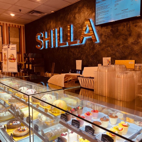 Photo taken at Shilla Bakery &amp; Cafe (Tysons Corner) by Dexter 🇸🇦🇺🇸✨ on 2/17/2023