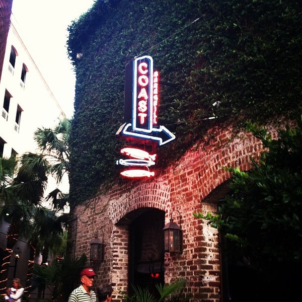 8/25/2013 tarihinde Maggie T.ziyaretçi tarafından Coast Bar and Grill'de çekilen fotoğraf