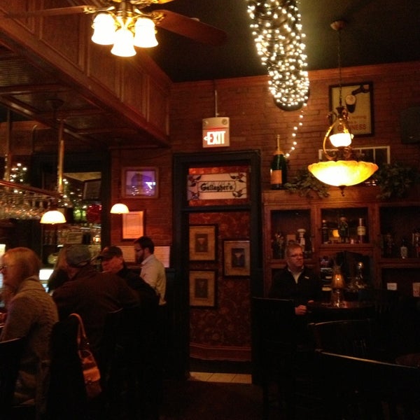 รูปภาพถ่ายที่ Gallagher&#39;s Restaurant in Waterloo โดย Lauren F. เมื่อ 1/31/2013