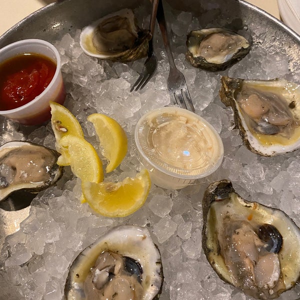 Good oysters. Be careful about those “market price” tags they can be a shocker when the check comes ($20 for a po boy or for fried crab) service was absolutely amazing though (shoutout to Linda 🥹💖)