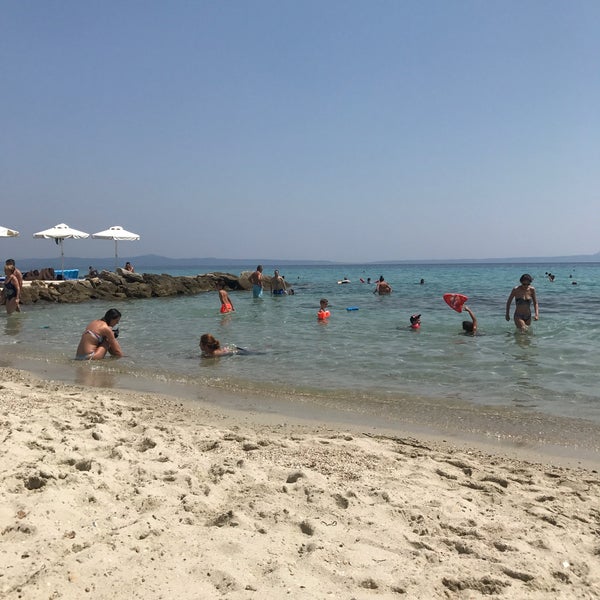 Beautiful beach bar w lounge music , booked it cause it said adults only and we wanted some calmness but place is packed with kids making lots of noise,kind of cancels the purpose of this beach bar ..