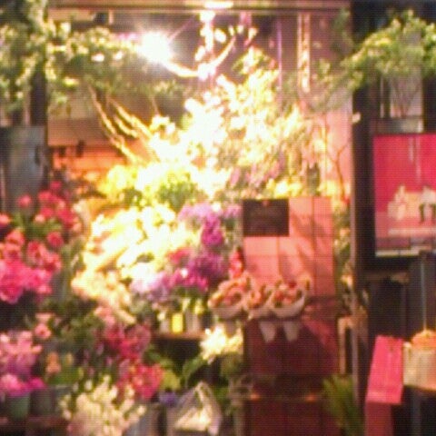 青山フラワーマーケット Flower Shop In 横浜市