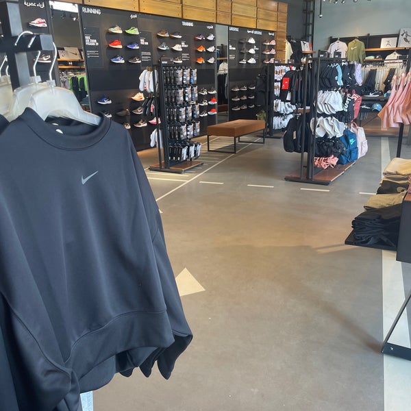 Nike store sales ashford outlet