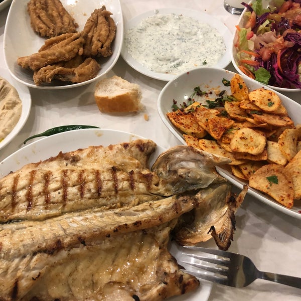 Foto diambil di Cemil Baba Balık Restaurant oleh /\ |-| /\/\ £ + 🦉 pada 12/5/2021