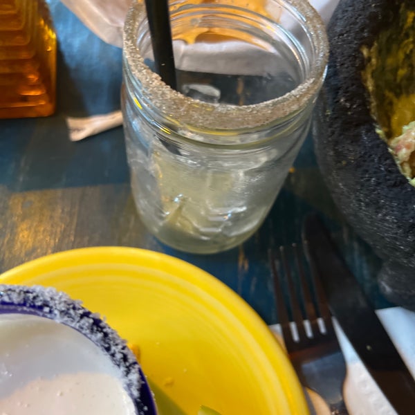 10/21/2022 tarihinde Kimmie O.ziyaretçi tarafından Mad Dog &amp; Beans Mexican Cantina'de çekilen fotoğraf