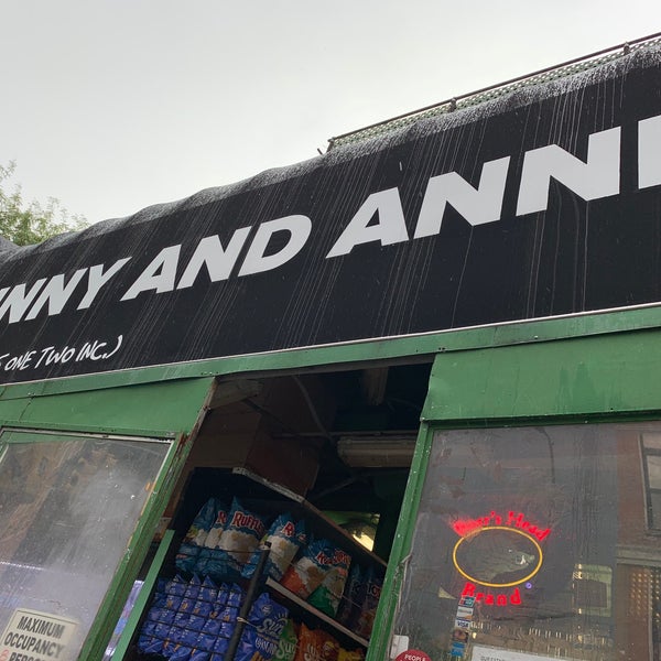 Foto tirada no(a) Sunny &amp; Annie Gourmet Deli por Kimmie O. em 8/28/2020