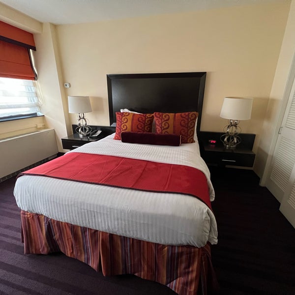 Great location, clean rooms, friendly employees! They give you the WiFi passcode when you get your room card.
