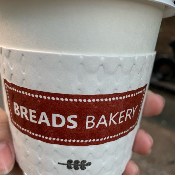 Das Foto wurde bei Breads Bakery - Bryant Park Kiosk von Kimmie O. am 11/9/2019 aufgenommen