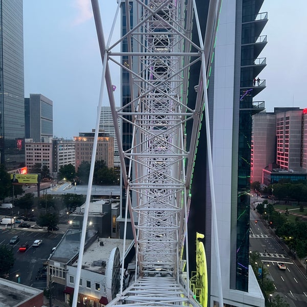 7/17/2023 tarihinde Kimmie O.ziyaretçi tarafından SkyView Atlanta'de çekilen fotoğraf