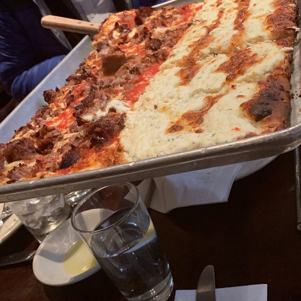 Foto diambil di Harry&#39;s Italian Pizza Bar oleh Kimmie O. pada 3/3/2020