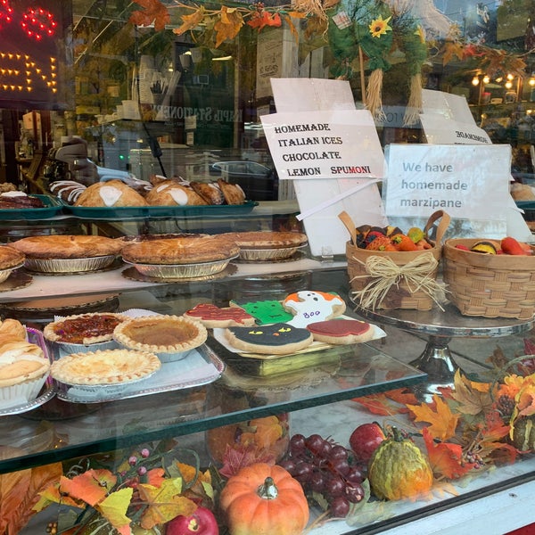 10/22/2020 tarihinde Kimmie O.ziyaretçi tarafından LaGuli Pastry Shop'de çekilen fotoğraf