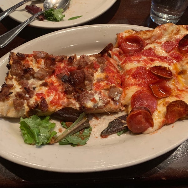 Снимок сделан в Harry&#39;s Italian Pizza Bar пользователем Kimmie O. 3/3/2020
