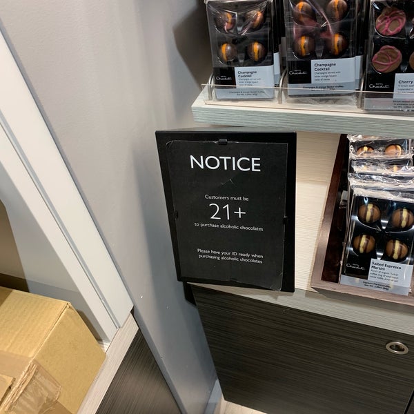 Photo taken at Hotel Chocolat by Kimmie O. on 8/28/2019