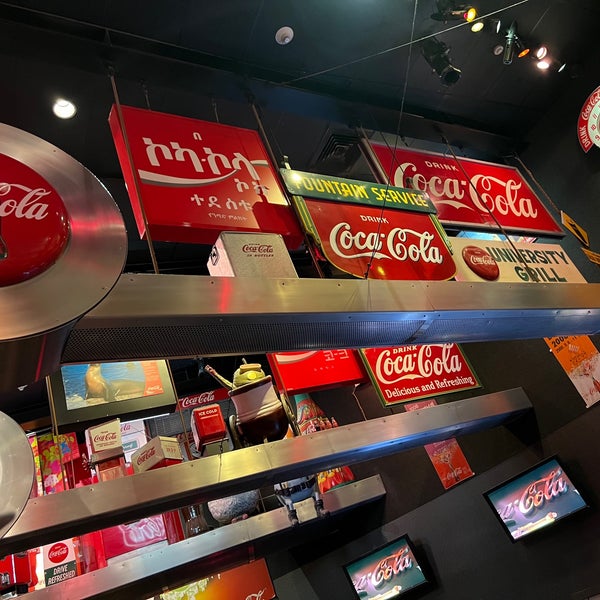 Foto tirada no(a) World of Coca-Cola por Kimmie O. em 7/16/2023
