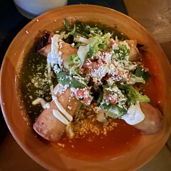 Foto scattata a Mad Dog &amp; Beans Mexican Cantina da Kimmie O. il 9/29/2022