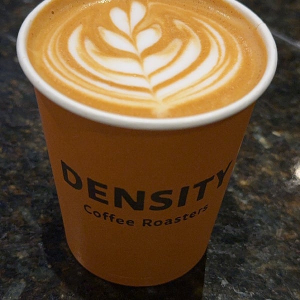 Foto tomada en Density Coffee Roasters  por Wsudairi el 3/25/2024