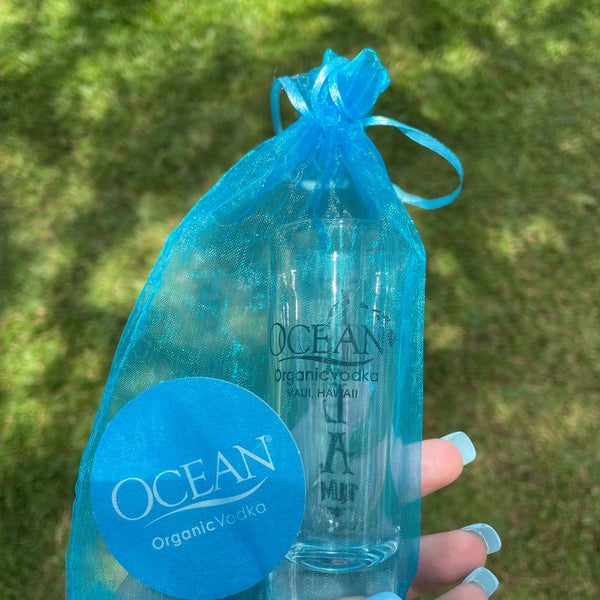 รูปภาพถ่ายที่ Ocean Vodka โดย Alaina A. เมื่อ 7/6/2021