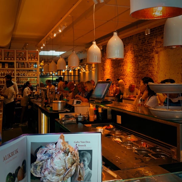 Foto tirada no(a) The Seafood Bar por A B. em 7/19/2022
