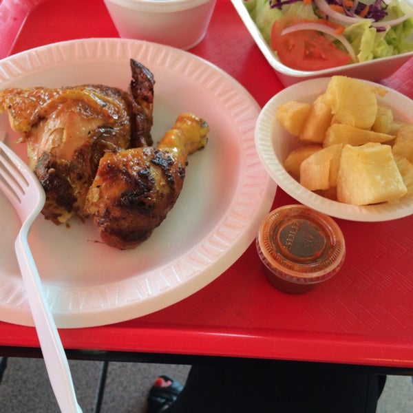 Photo taken at Dodo&#39;s Chicken by Lisa K. on 9/16/2014