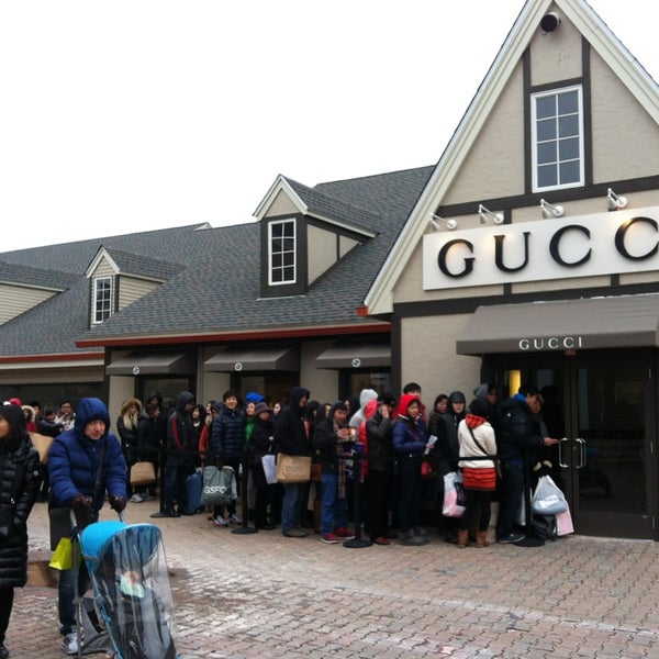 gucci in woodbury commons